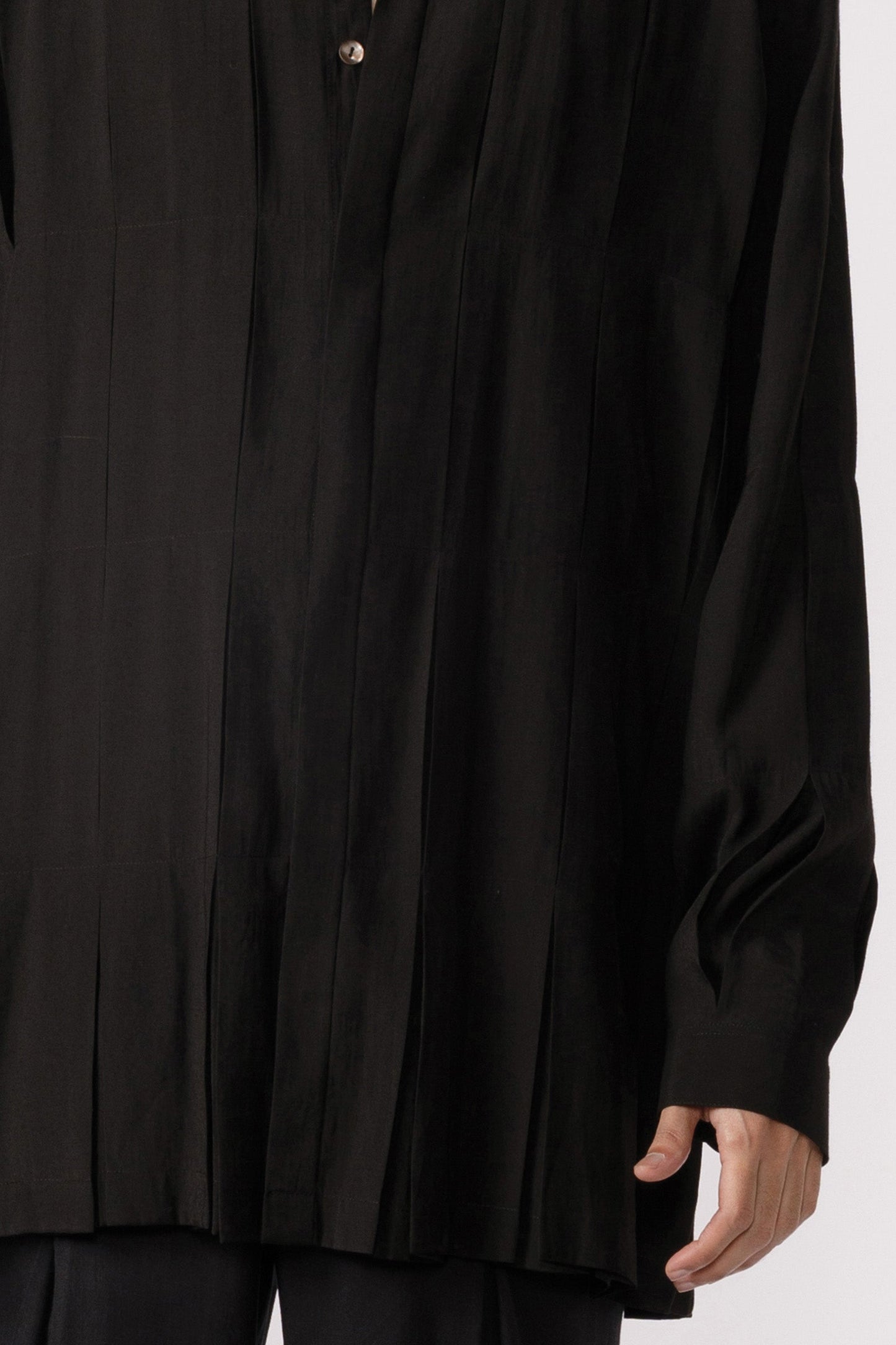 Box pleated mandarin collar shirt