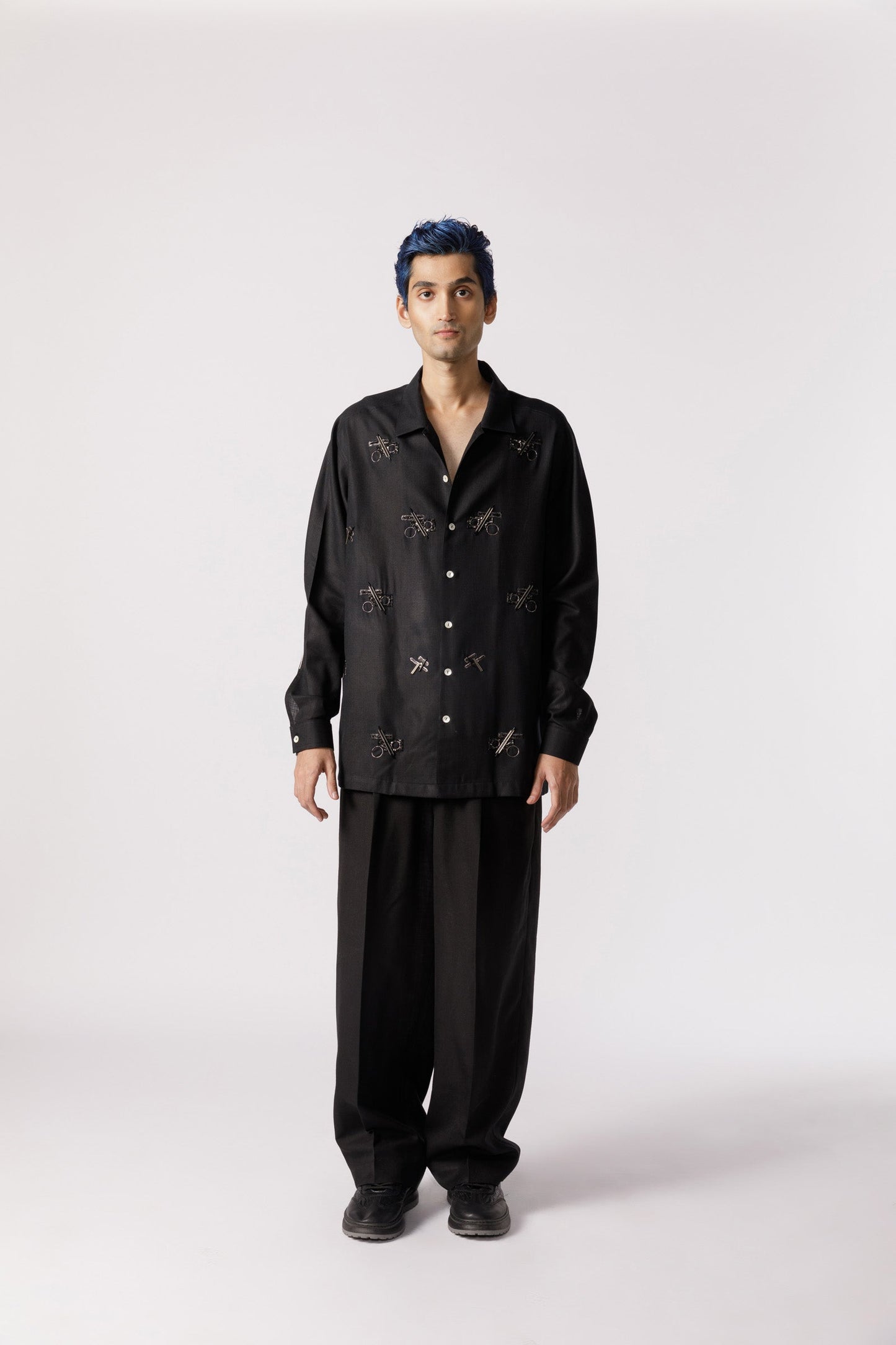 Oversized embroidered shirt(black)