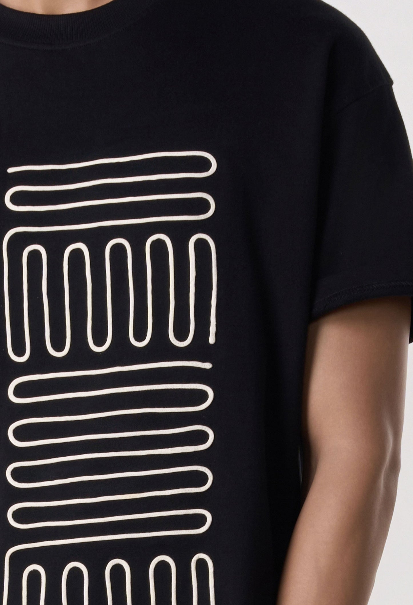 Contour Piping T-Shirt Black