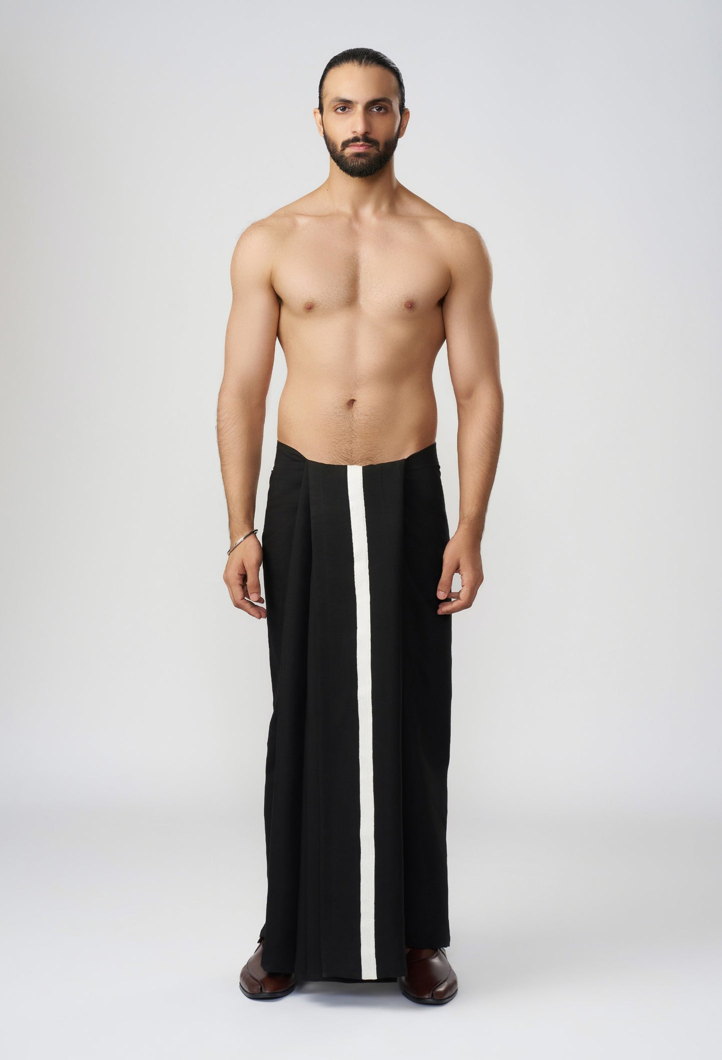 Scaffold Veshti - Black