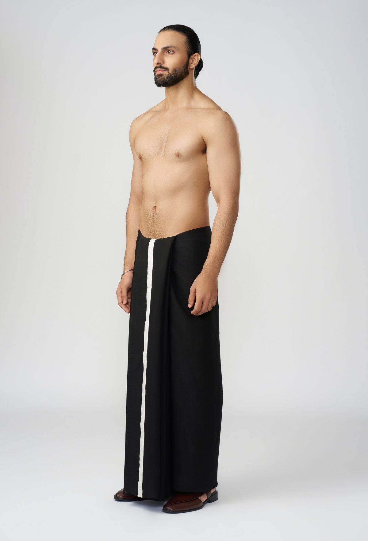 Scaffold Veshti - Black