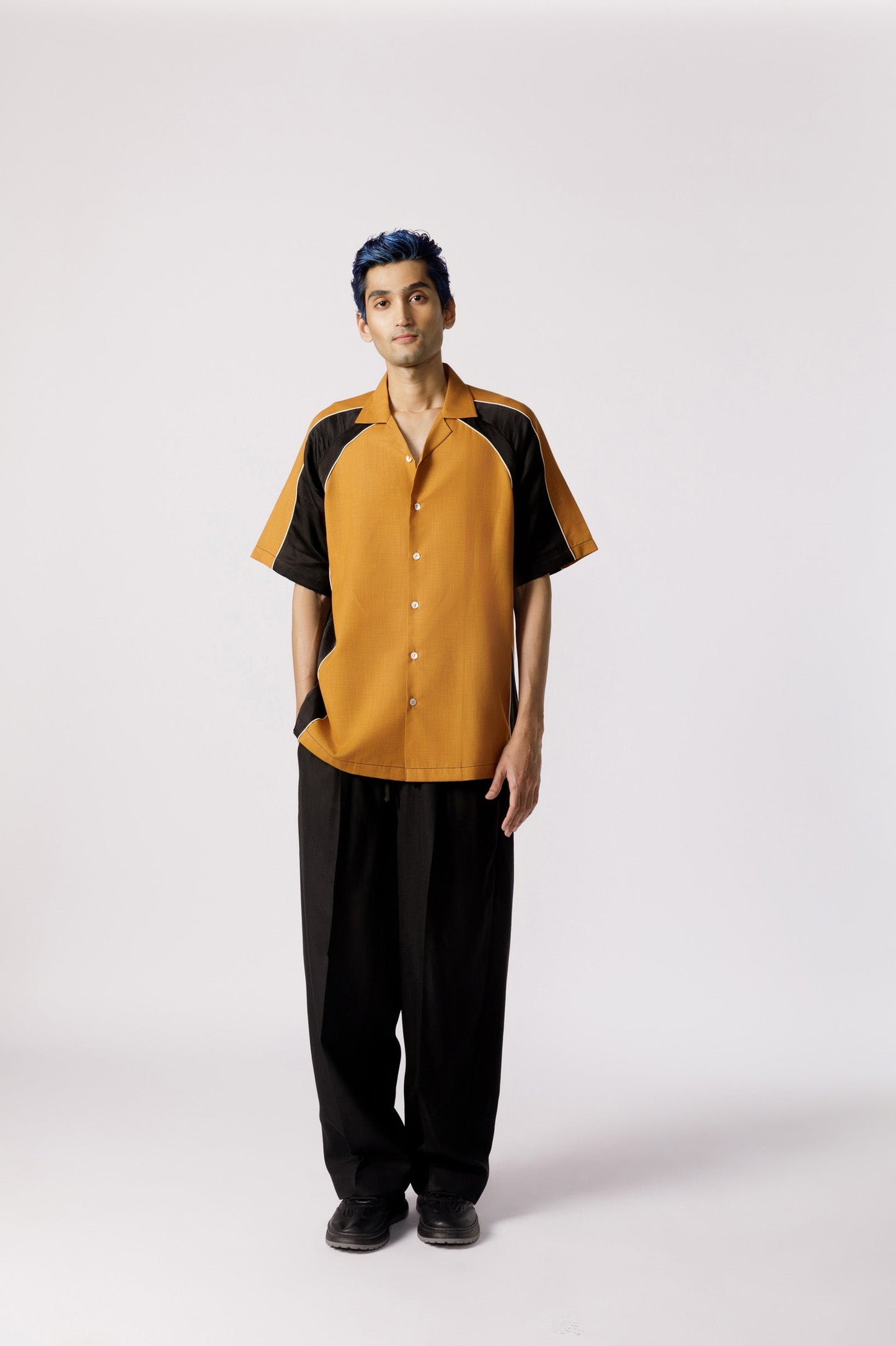 Arched cut and sew resort shirt